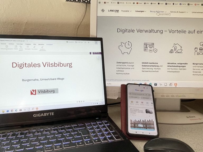 Die neue Vorstandschaft der Freien Wähler Vilsbiburg Die neue Vorstandschaft: (v.l) Hans-Erlend Lüngen (Beisitzer), Kassier Michael Brams, Neue Medien Jörg
Hubloger, Uta Loos (Beisitzerin), Sch