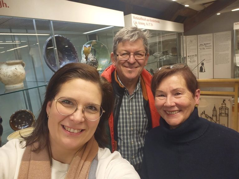 Die neue Vorstandschaft der Freien Wähler Vilsbiburg Die neue Vorstandschaft: (v.l) Hans-Erlend Lüngen (Beisitzer), Kassier Michael Brams, Neue Medien Jörg
Hubloger, Uta Loos (Beisitzerin), Sch